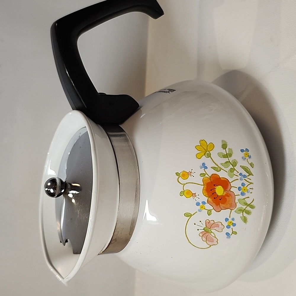 Corningware p104-B 6cups made in USA Meadow Wildflower  teapot